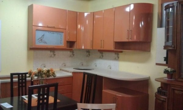 Кухня из МДФ с пленкой с изогнутыми фасадами