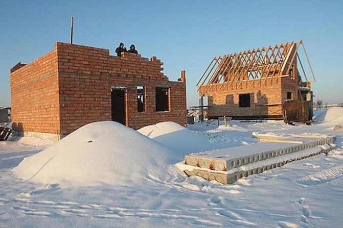 при какой температуре можно класть кирпич