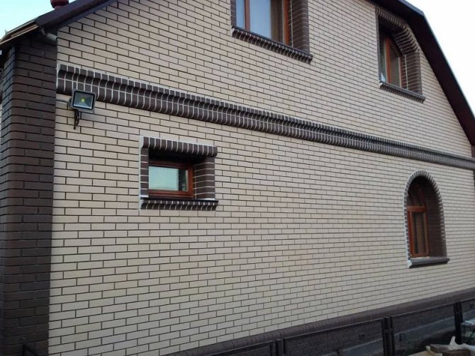 Стена из известняка из песчаника